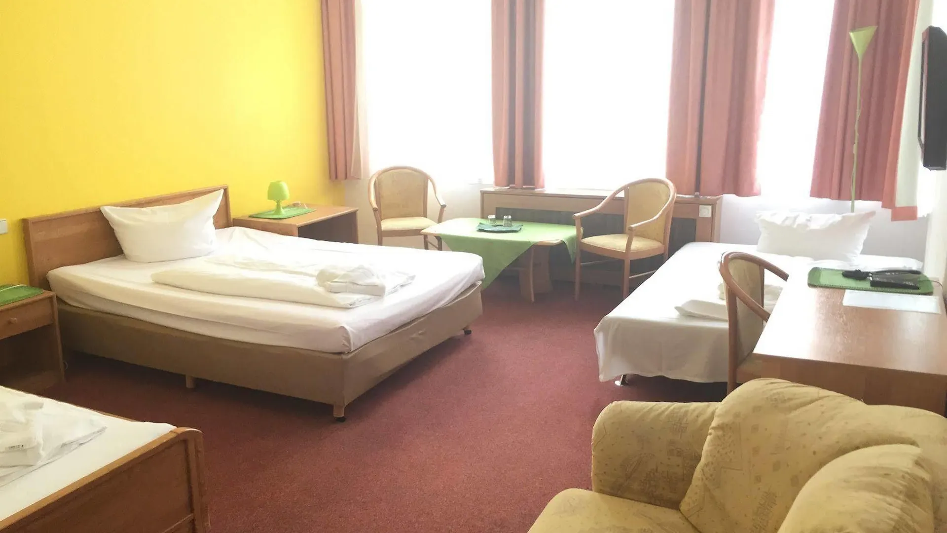 Hotel Pension Delta Berlin 2*,