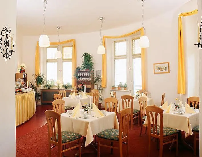 **  Hotel Pension Delta Berlin Németország